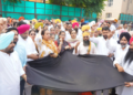 बड़ा हंगामा: GMADA Office के बाहर AAP Workers और Police में Clash, CRPF ने संभाली स्थिति 2 GMADA Office