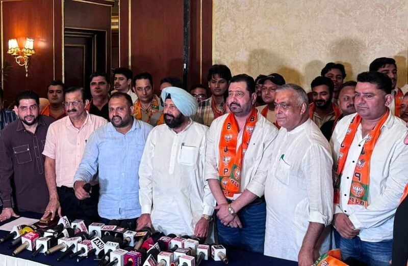 Dinesh Dhall BJP Join: AAP को झटका, पूर्व हलका इंचार्ज दिनेश ढल्ल भाजपा में शामिल 7 Dinesh Dhall Joins BJP