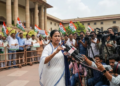 TMC Symbol Freeze पर Mamata Banerjee Supreme Court पहुंचीं, EC के आदेश को चुनौती 3 TMC Symbol Freeze