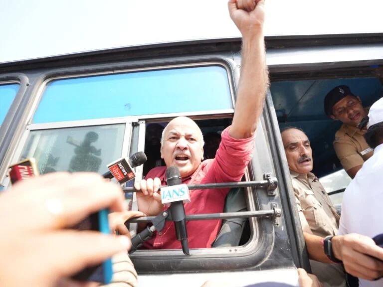 AAP Protest Chandigarh: सिसोदिया-चीमा हिरासत में, CEC इस्तीफे की मांग तेज 13 AAP protest Chandigarh