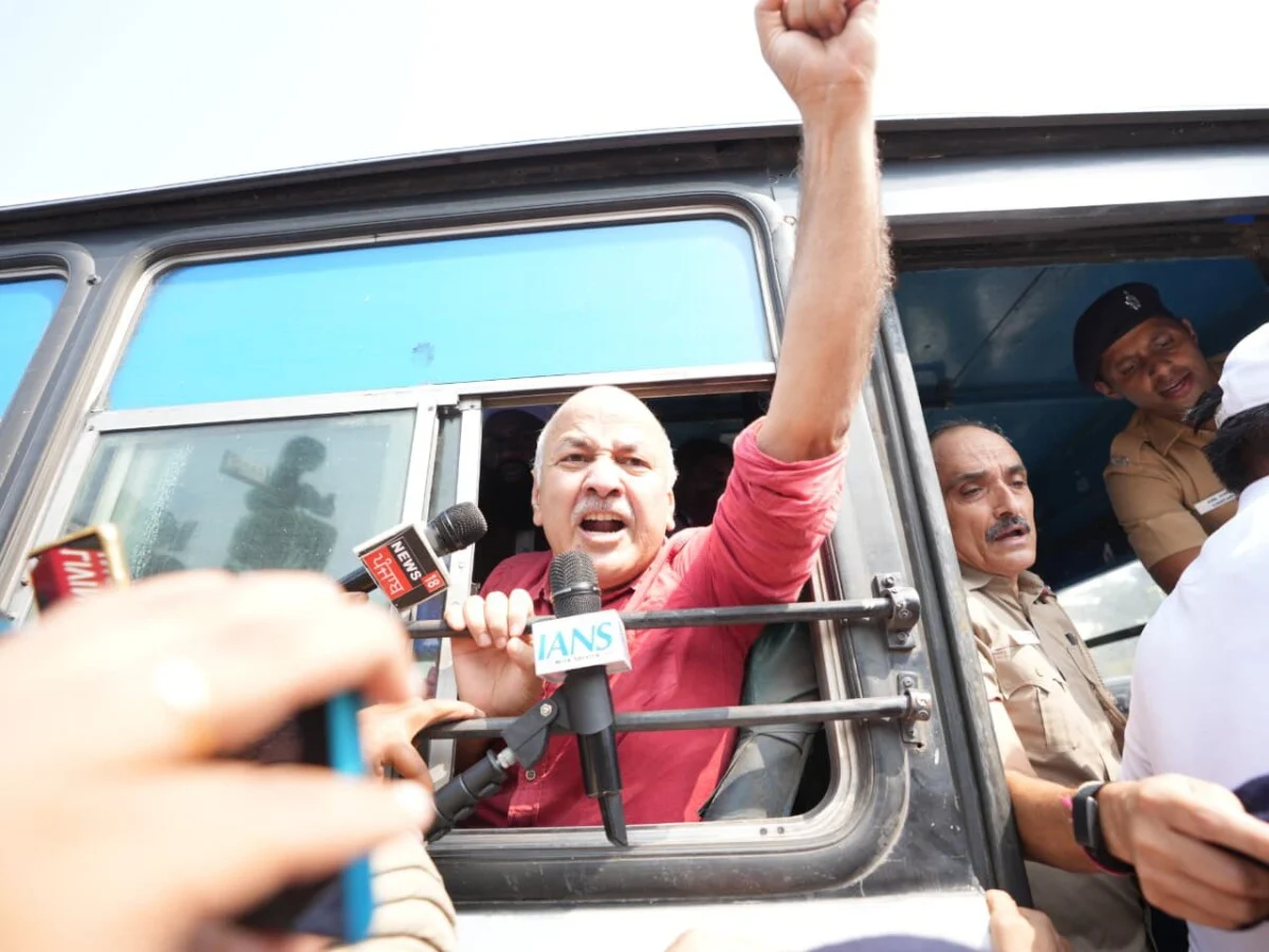 AAP Protest Chandigarh: सिसोदिया-चीमा हिरासत में, CEC इस्तीफे की मांग तेज 8 AAP protest Chandigarh