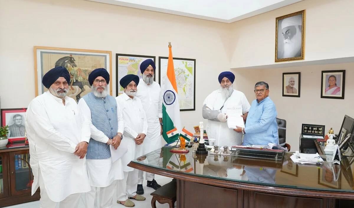 अकाली दल ने की CM मान को हटाने की मांग, राज्यपाल से मिला प्रतिनिधिमंडल 6 Akali Dal Governor Meeting