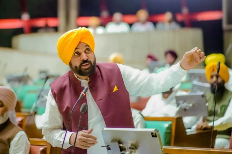 भगवंत मान बोले- दिल्ली एयरपोर्ट पर 2 घंटे रोका, लिया बदला 14 Bhagwant Mann Delhi Airport Row