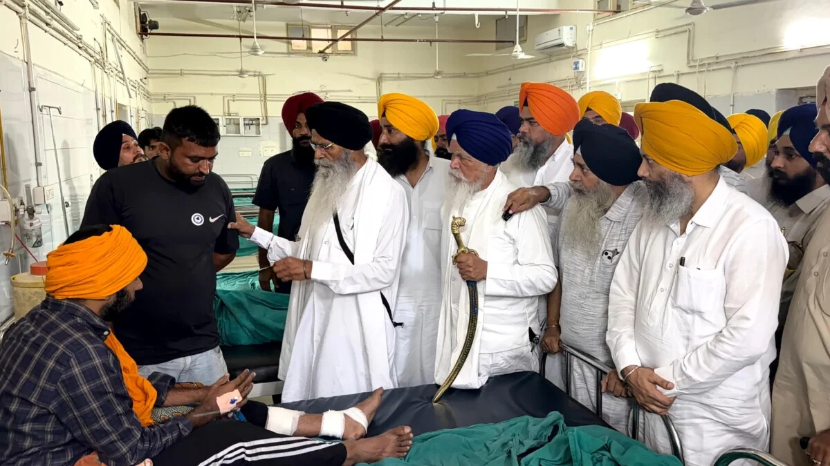SGPC Financial Aid से घायल साथियों के चेहरे पर लौटी मुस्कान, जानें पूरी बात 6 SGPC Financial Aid